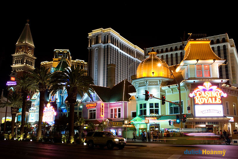 Khung cảnh Dải Las Vegas về đêm (Ảnh: Vigotour)