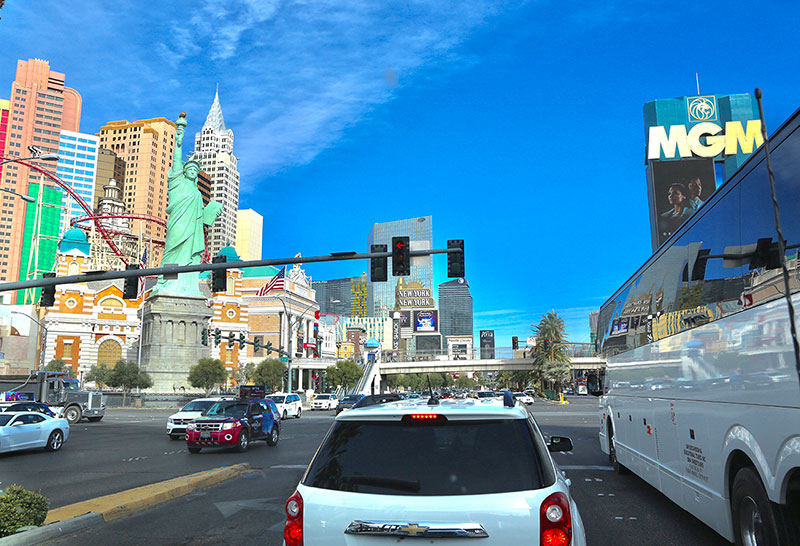 Một Las Vegas hiện đại thu hút khách du lịch từ khắp nơi trên thế giới.