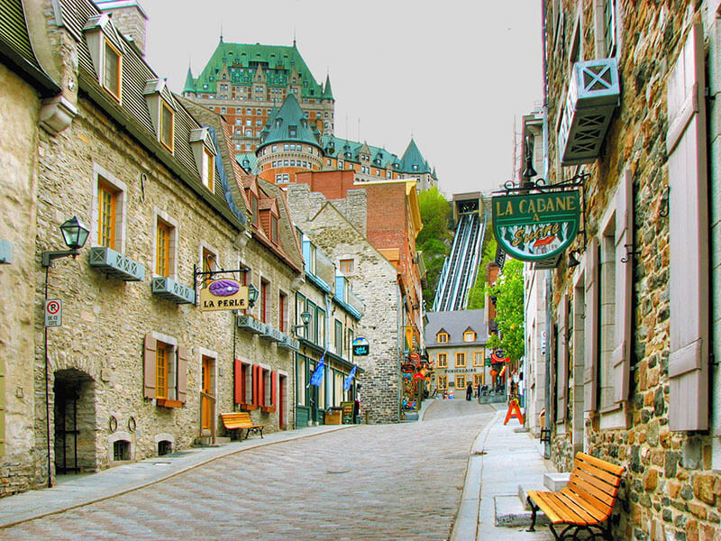 Phố cổ Quebec với kiến ​​trúc kiểu Pháp.
