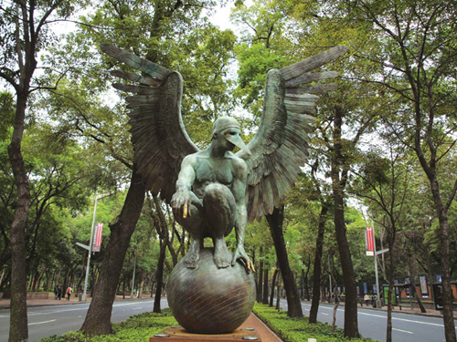 Tác phẩm điêu khắc trên đại lộ công viên Paseo de la Reforma