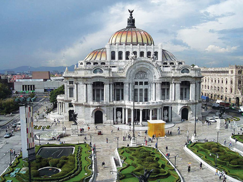 Palacio de Bellas Artes, một trong những công trình nổi tiếng ngay trung tâm thành phố
