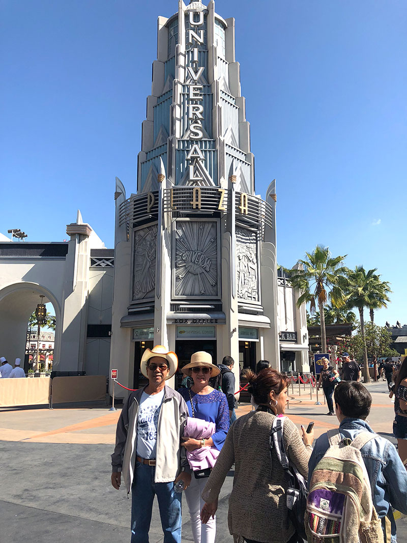 Bố mẹ tôi rất thích đến Universal Studios