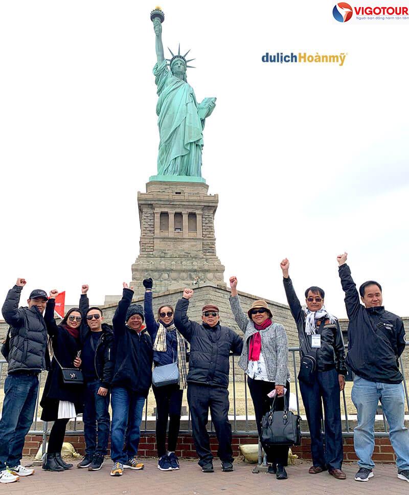 Tượng nữ thần tự do – địa điểm không thể thiếu trong các chuyến du lịch Mỹ.