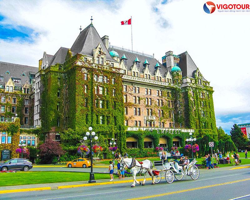 Khách sạn Fairmont Empress Canada có kiến ​​trúc lâu đài Châu Âu cổ kính