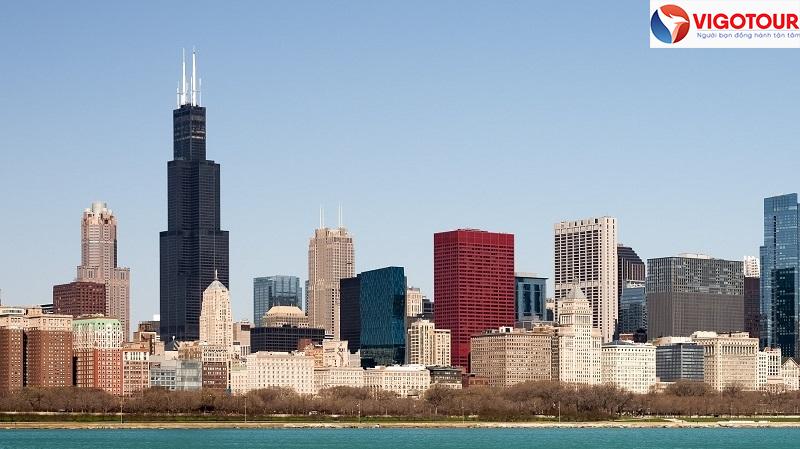 Tháp Sears nổi bật trong khung cảnh Chicago.