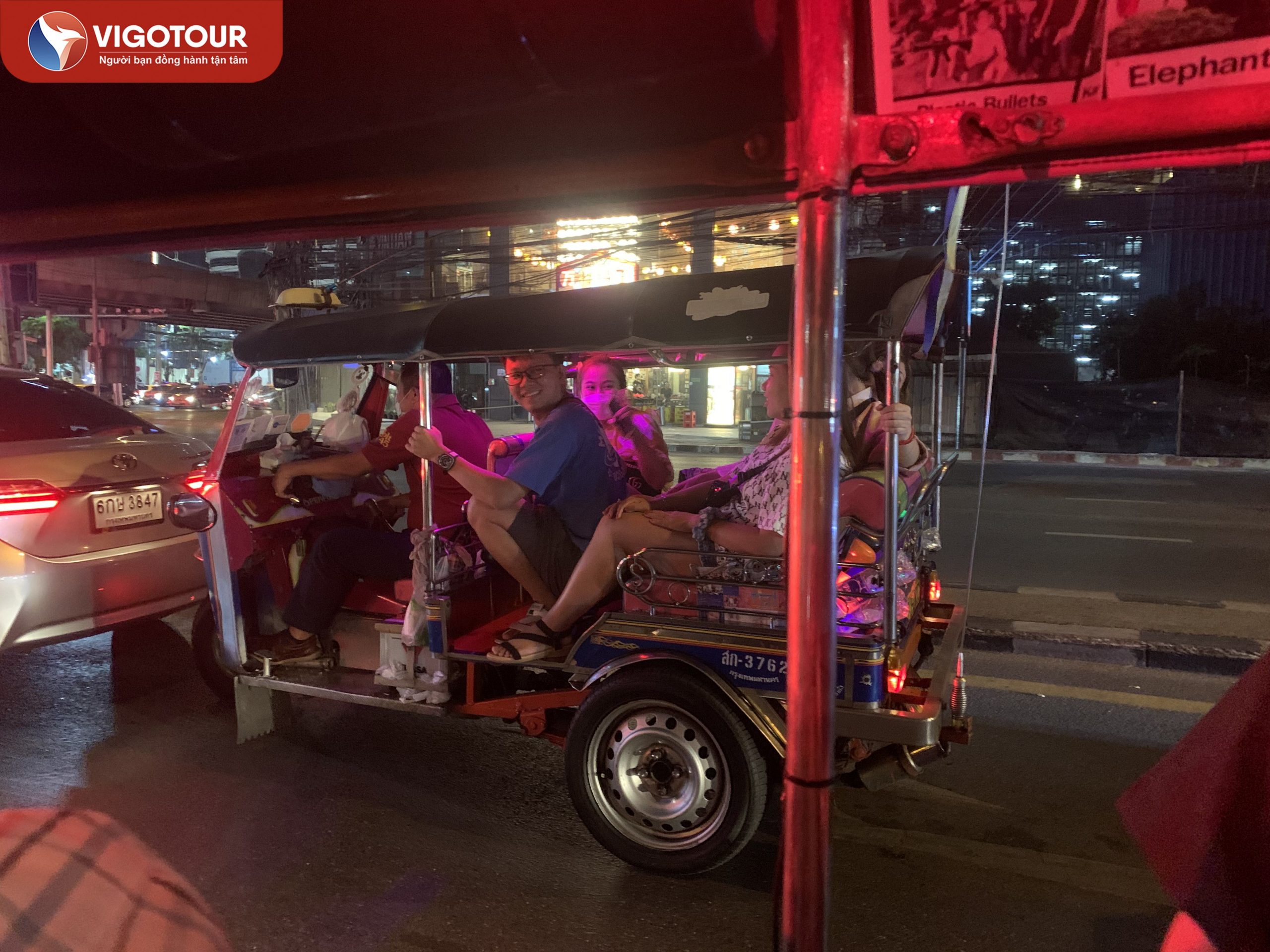 Dạo phố Bang Kok cùng Tuk tuk