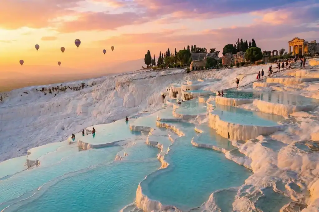 Những tầng đá khoáng trắng tại Pamukkale Thổ Nhĩ Kỳ
